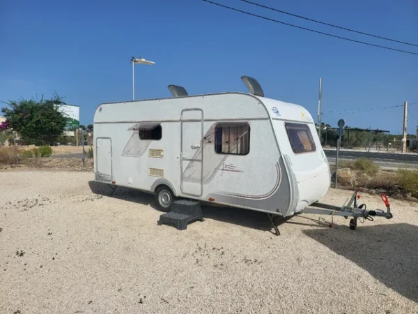 Parte lateral 2 de Caravana jazz490 - Caravan Elx - Caravanas en Elche y Alicante