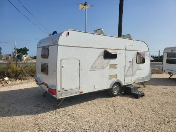 Parte lateral de Caravana jazz490 - Caravan Elx - Caravanas en Elche y Alicante