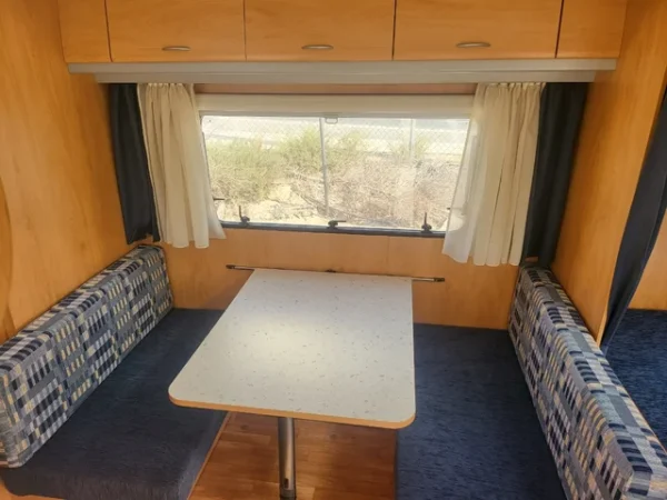 Zona de comedor de Caravana jazz490 - Caravan Elx - Caravanas en Elche y Alicante